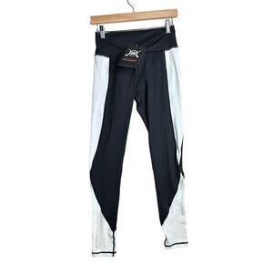 NEW Muscle Mafia Womens‎ Leggings size Medium Black/White
